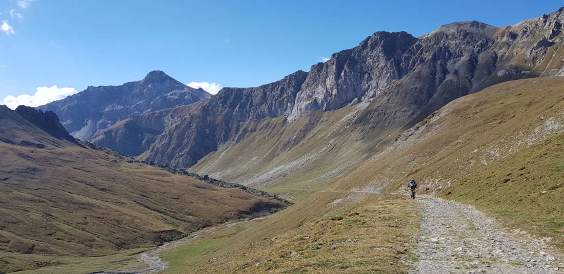 si sale su sterrata -sullo sfondo Monte Cervet