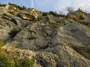 L'attacco della via e la rampa iniziale di L1 L'attacco della via e la rampa iniziale di L1