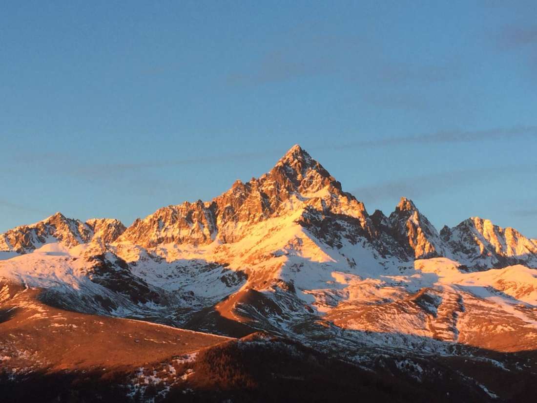 Le prime luci dell'alba sul Monviso Nakture